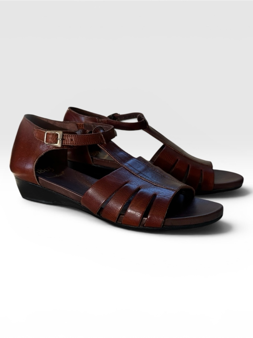 NWOT 1803 Shoes Caged Leather T-Strap Sandal